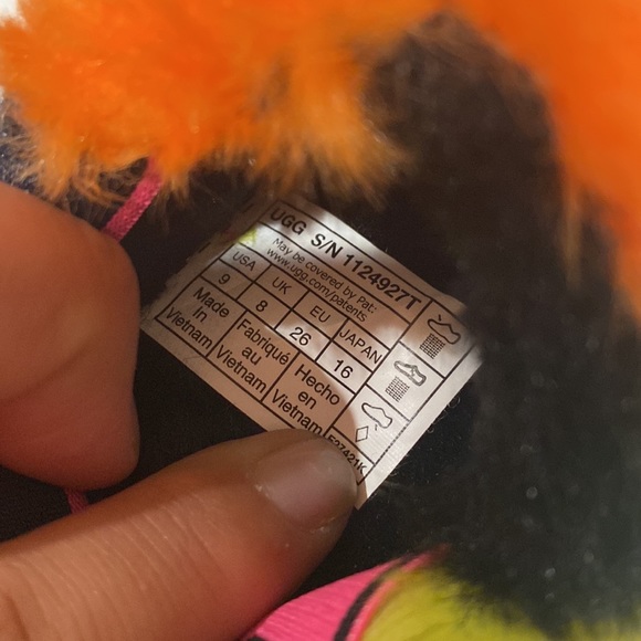 {UGG} Toddler Slippers - Picture 3 of 6